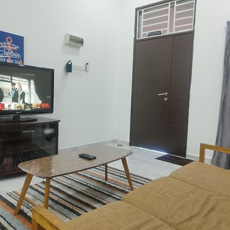Homestay Batu Pahat, Bushra エクステリア 写真